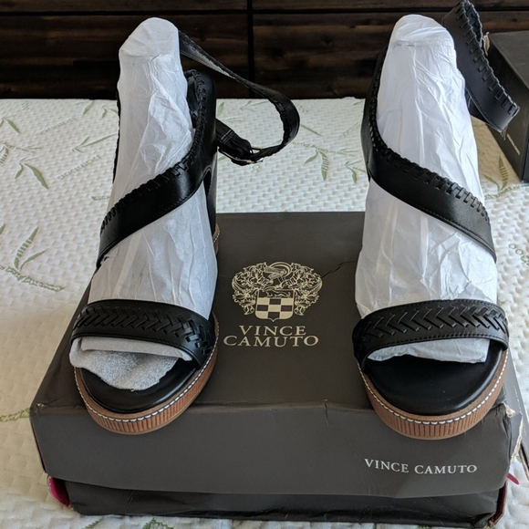 VINCE CAMUTO WEDGES - Picture 11 of 11